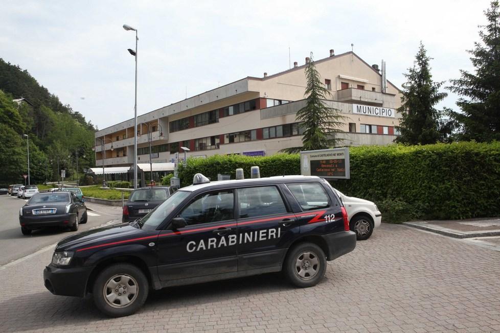 Litiga con la madre e ammazza il gatto dei vicini 