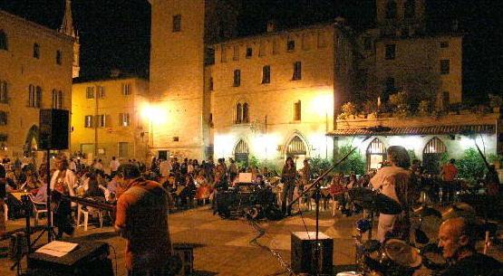 “Calici di stelle”: San Lorenzo tra il cielo e l’enogastronomia 