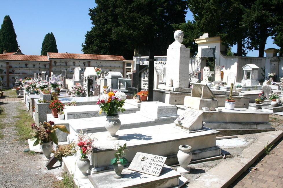 «Basta furti nei cimiteri», appello-denuncia contro i ladri di sentimenti 