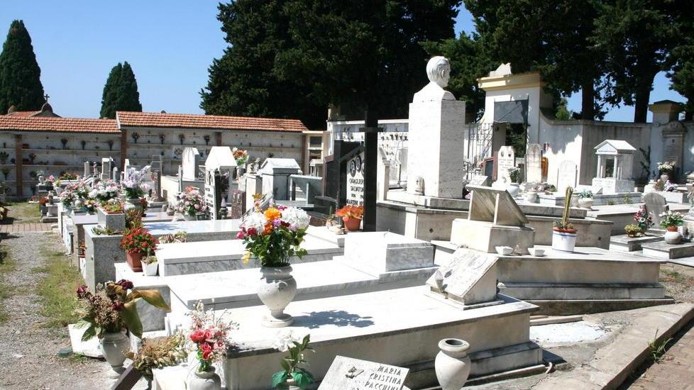 «Basta furti nei cimiteri», appello-denuncia contro i ladri di sentimenti