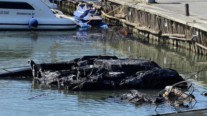 Il misterioso incendio di due yacht