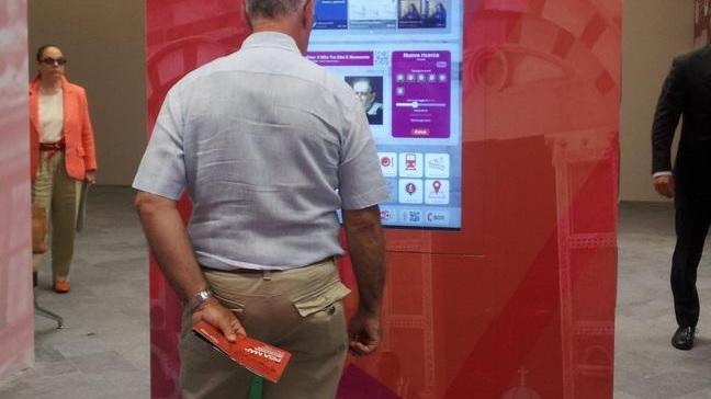 Turisti, informazioni doc in piazza Duomo