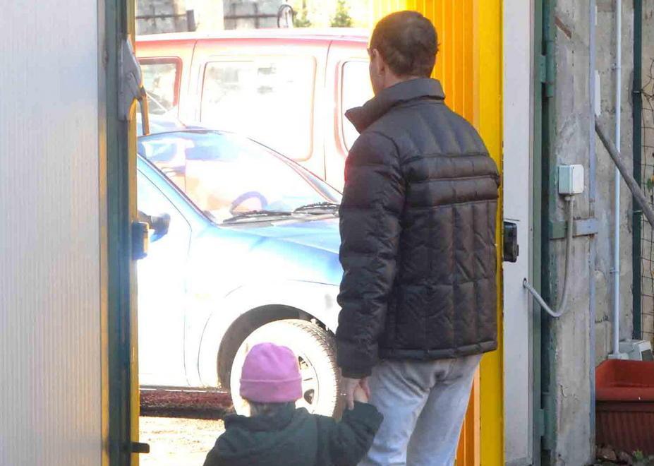 Baby sitter abusa del bimbo di 6 anni 