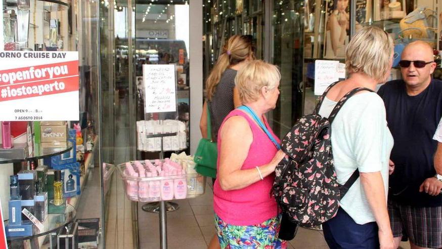 La festosa invasione di 2000 crocieristi