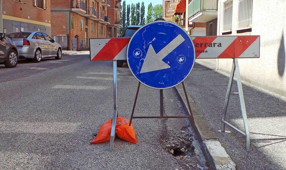 «Quella buca in strada è ancora lì da maggio» 