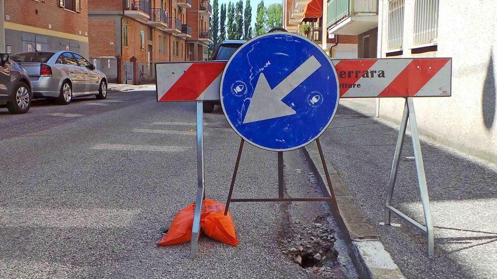 «Quella buca in strada è ancora lì da maggio»