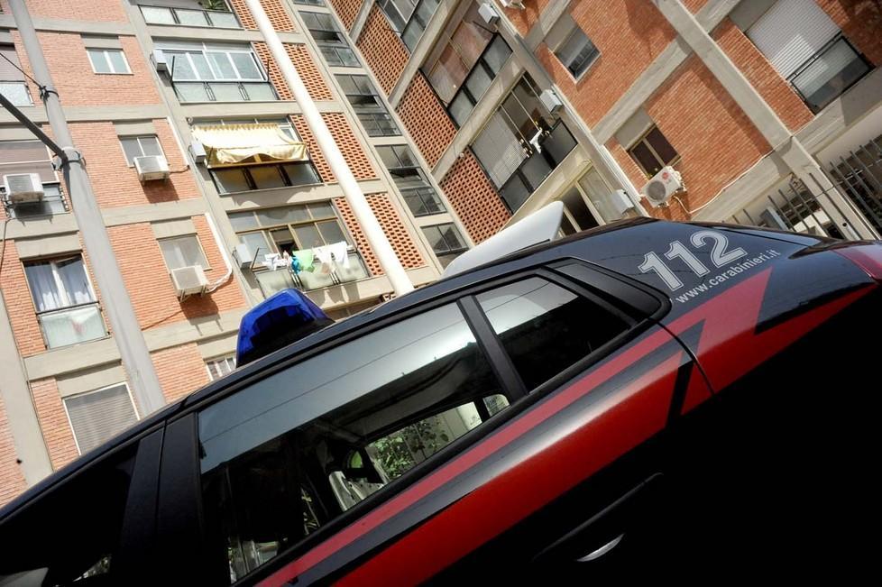 Tenta di colpire il fratello con una catena durante una lite: arrestato 