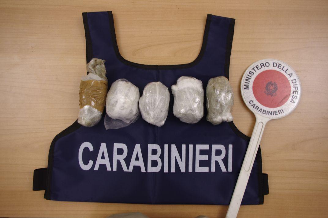 In auto con 700 grammi di coca: arrestati 