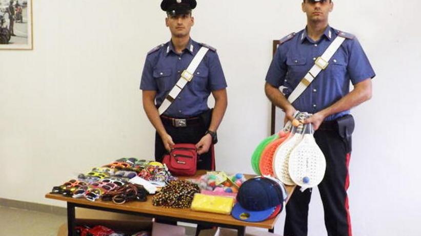 Commercio abusivo nelle spiagge, decine di sequestri dei carabinieri