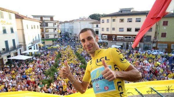 Mastromarco: folla di tifosi per celebrare la vittoria di Nibali al Tour de France