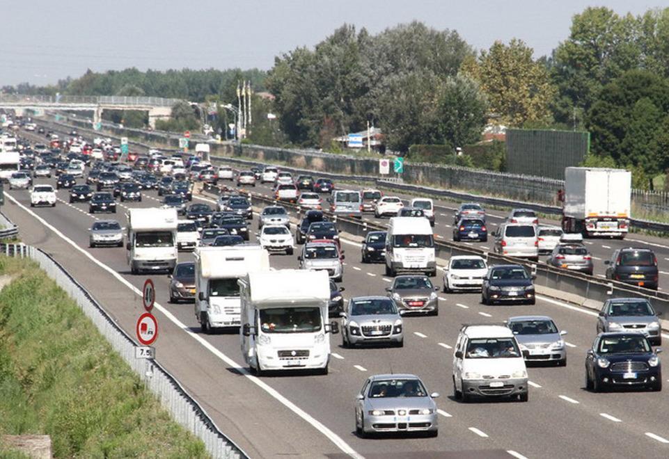 Vacanze mordi e fuggi in A1 