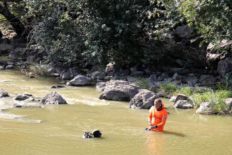 Donna nel fiume, ricerche ancora in corso 