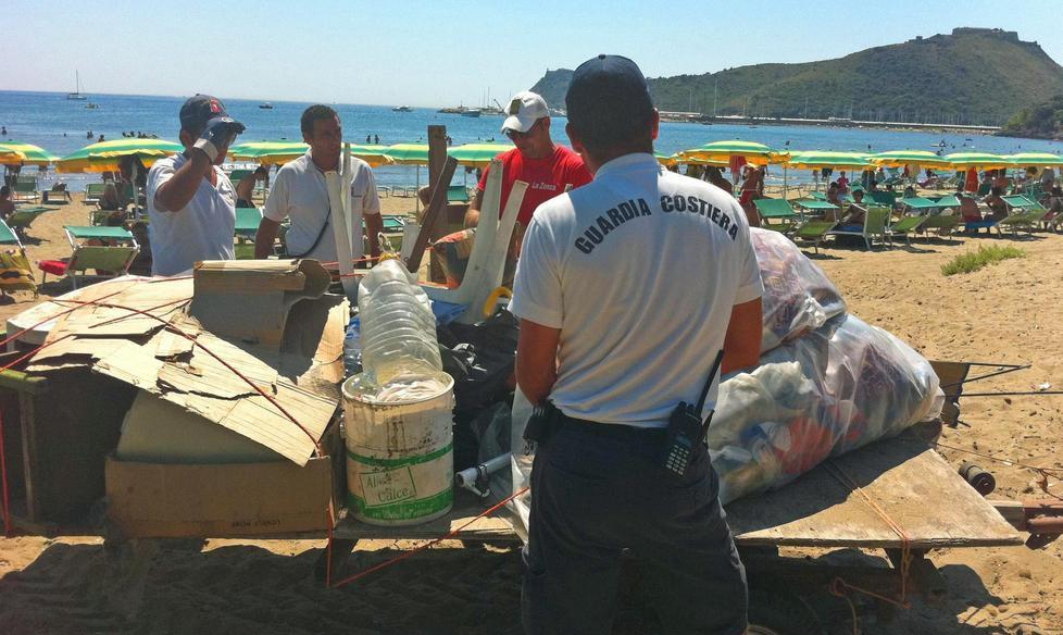 Merce contraffatta, sequestrati duecento pezzi