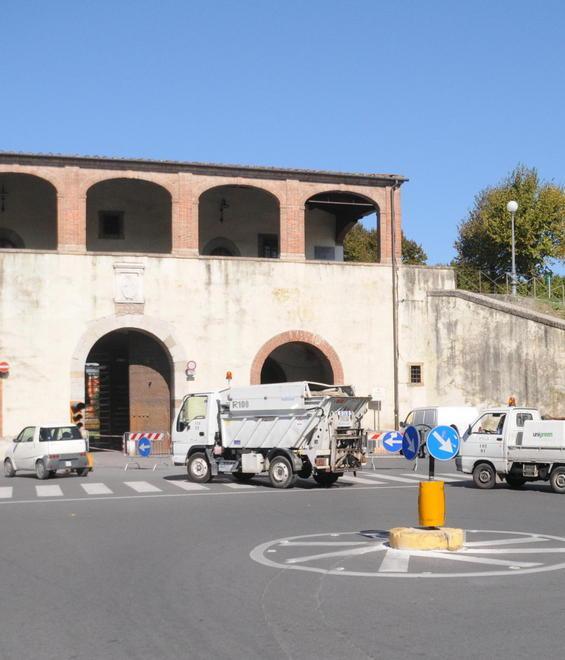 Ambulanti abusivi nei parcheggi, indagano i carabinieri