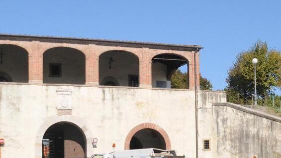 Ambulanti abusivi nei parcheggi, indagano i carabinieri