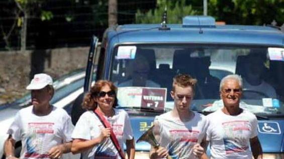 Il gragnanino Giuseppe Conserva tedoforo nella marcia della vita