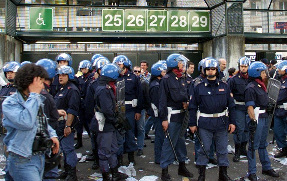 Anche il Daspo di gruppo contro i violenti 