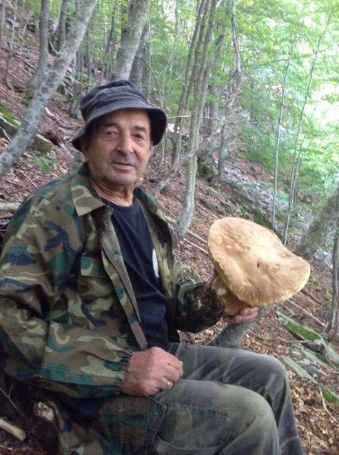 Tre fortunati sassolesi trovano maxi porcino 