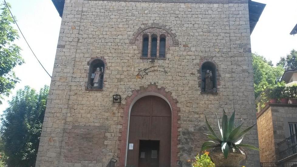 Rubati tre quadri antichi in chiesa
