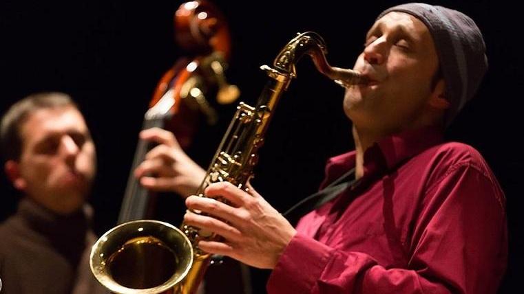 Il jazz improvvisato del trio di Atti