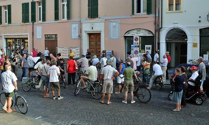 Comizio in piazza per salvare l’ospedale