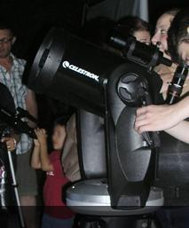 Osservando le stelle sull’argine