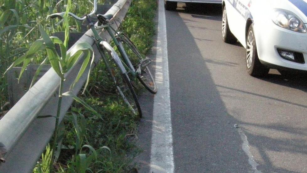 Ciclista muore investito da un’auto