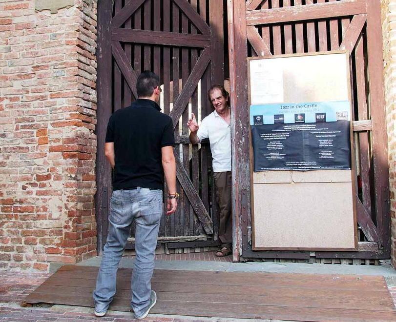 Un boato e poi il panico Tanti in fuga dalle case 
