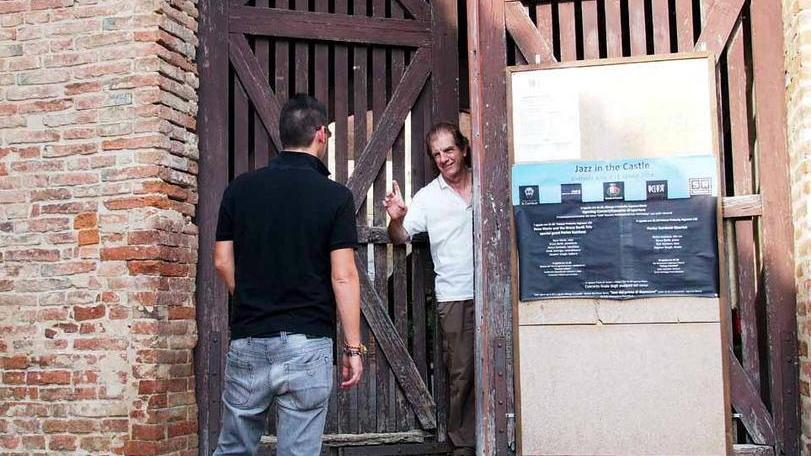 Un boato e poi il panico Tanti in fuga dalle case