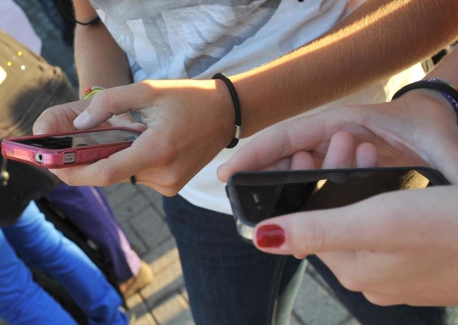 L’incubo del pedofilo dietro a sms e “selfie” osé 