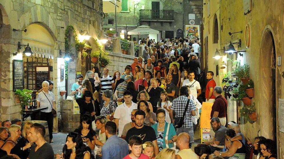 Primi brindisi nell’attesa di “Apritiborgo”