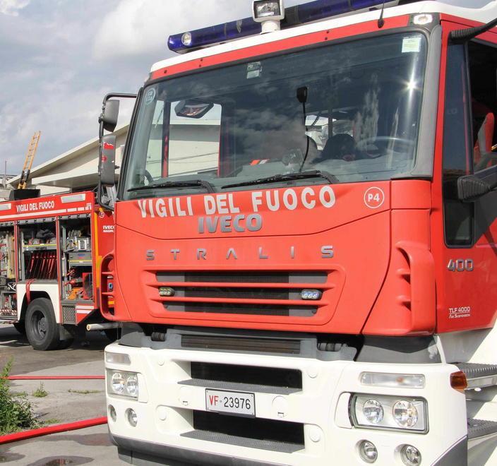 Corto circuito nell’autobus Parte l’incendio