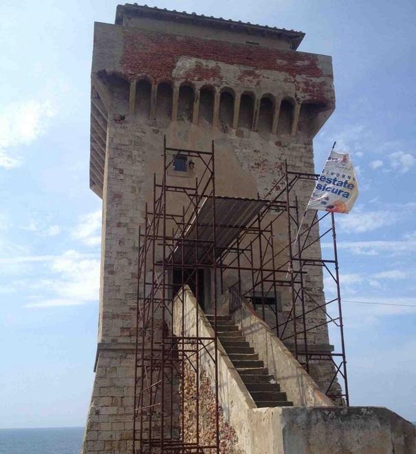 La Torre di Calafuria ancora ingabbiata