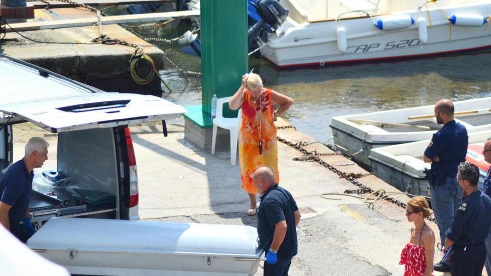 Muore a 68 anni mentre fa il bagno