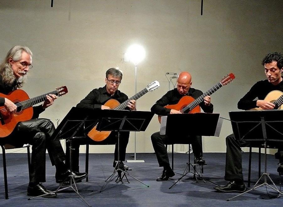 Aighetta Quartet da applausi con il repertorio per chitarre