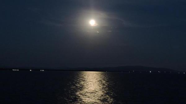 Quel fenomeno di Superluna in Maremma: gli scatti più belli