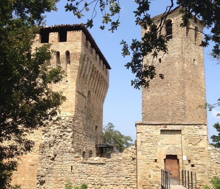 Turisti in visita a Sarzano ma il castello è off-limits 
