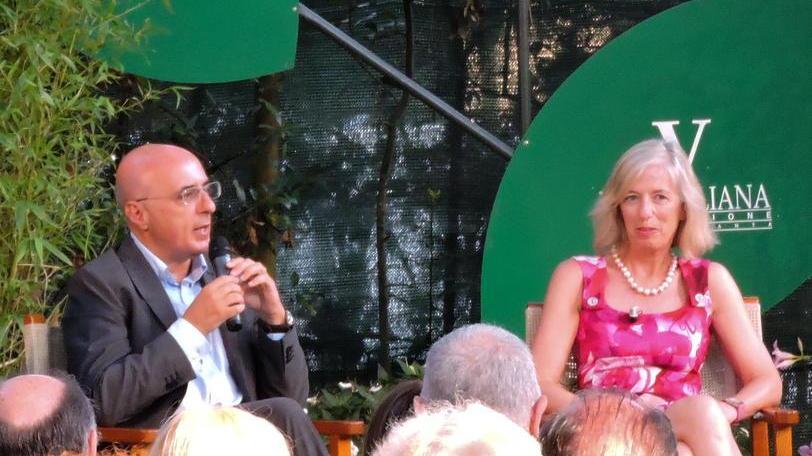 La ministra Giannini promette subito due miliardi per sistemare le scuole