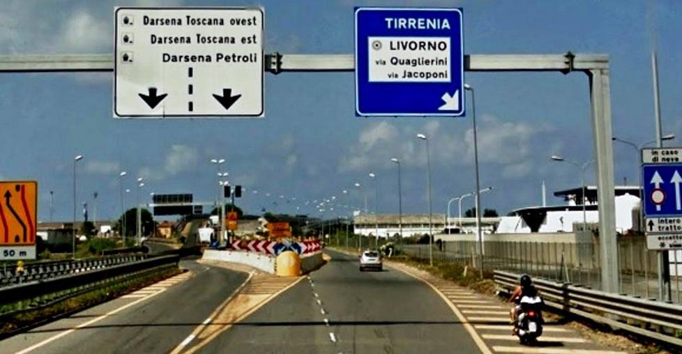 Allarme via tweet: veicolo contromano sulla superstrada