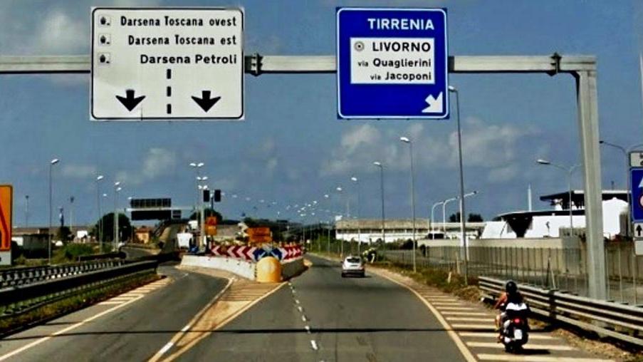 Allarme via tweet: veicolo contromano sulla superstrada