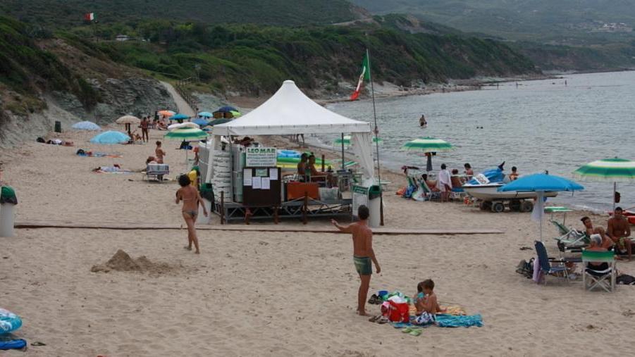 Pensionata rischia di annegare