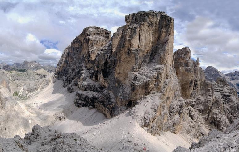Incidente in montagna, muore a 24 anni 