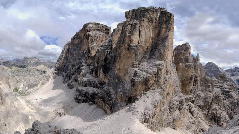 Incidente in montagna, muore a 24 anni