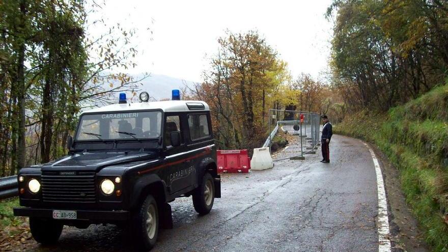 Ladri fermati dai chiodi gettati dai vandali