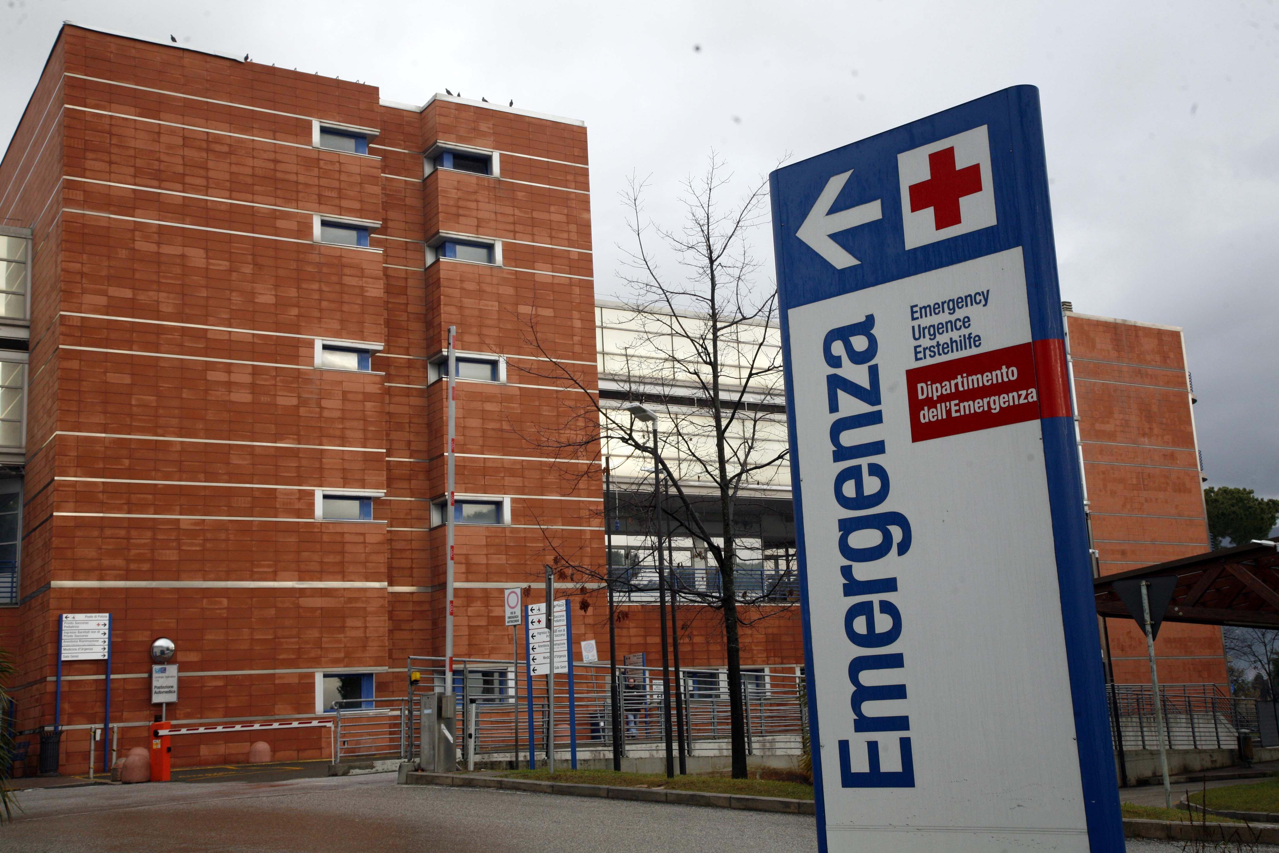 La denuncia di una ragazza: «Sono stata violentata da tre giovani» 