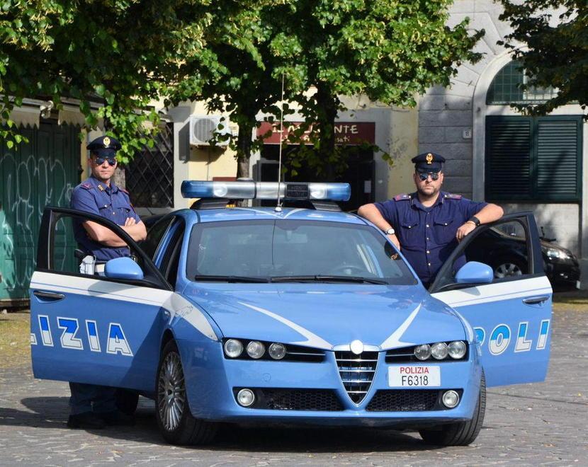 Accoltella un ragazzo infastidita dal vociare 