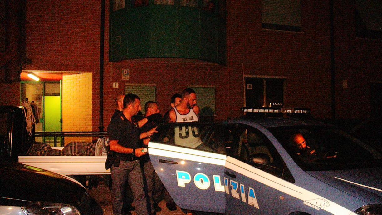 Tre coltellate al vicino di casa: "Faceva troppo rumore a cena"