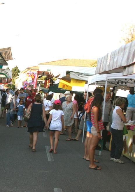 Proteste e scontri Così il mercatino dà l’addio a Caletta 