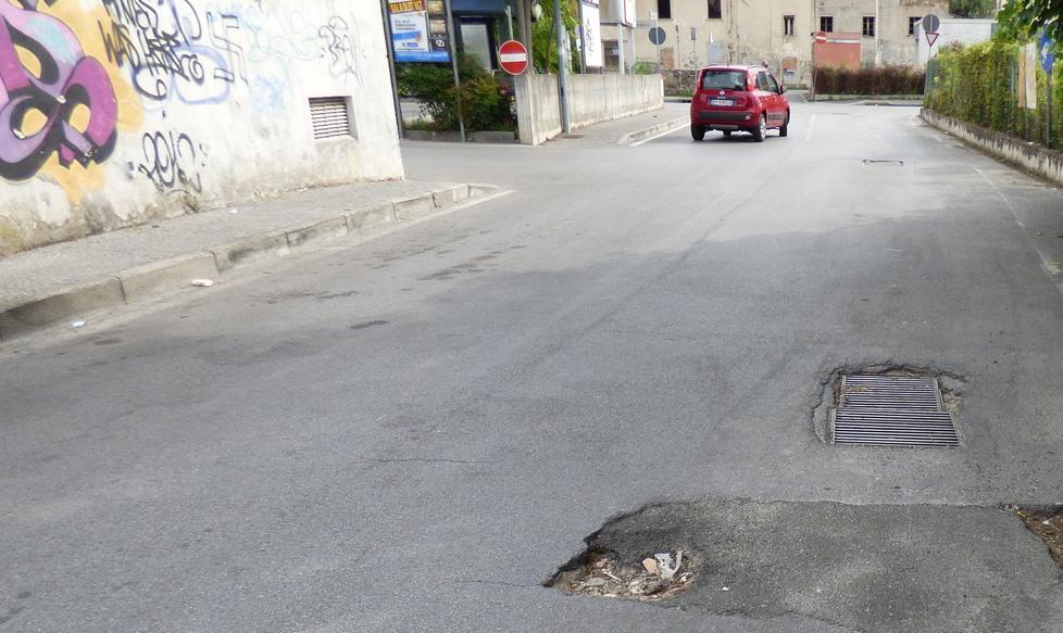 Buche alla Rinchiostra, cade dalla bici e va all’ospedale