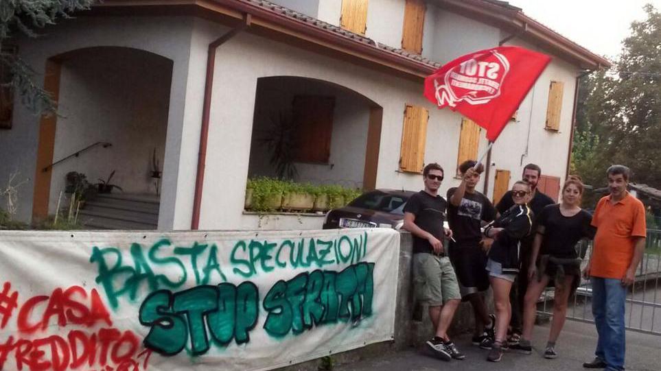 «Ripara a sue spese la casa ma lo sfrattano»